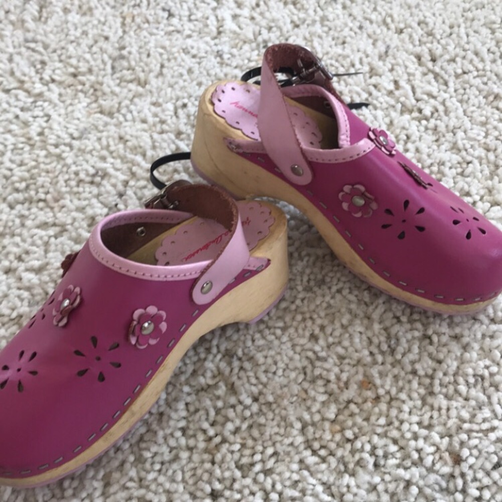 Hanna Anderson clogs size 28